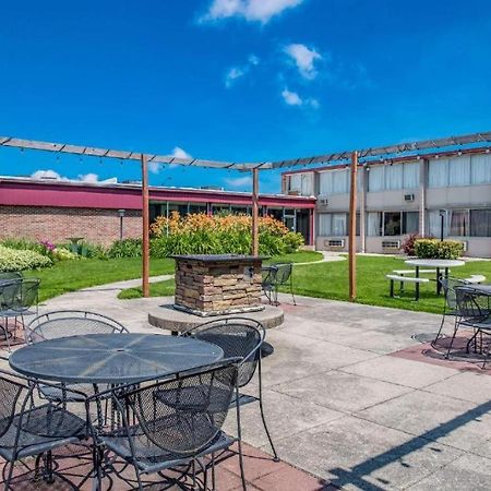 Econo Lodge Albert Lea Bagian luar foto