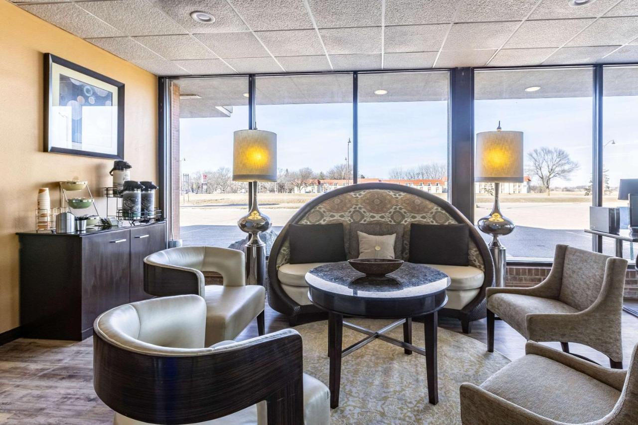 Econo Lodge Albert Lea Bagian luar foto