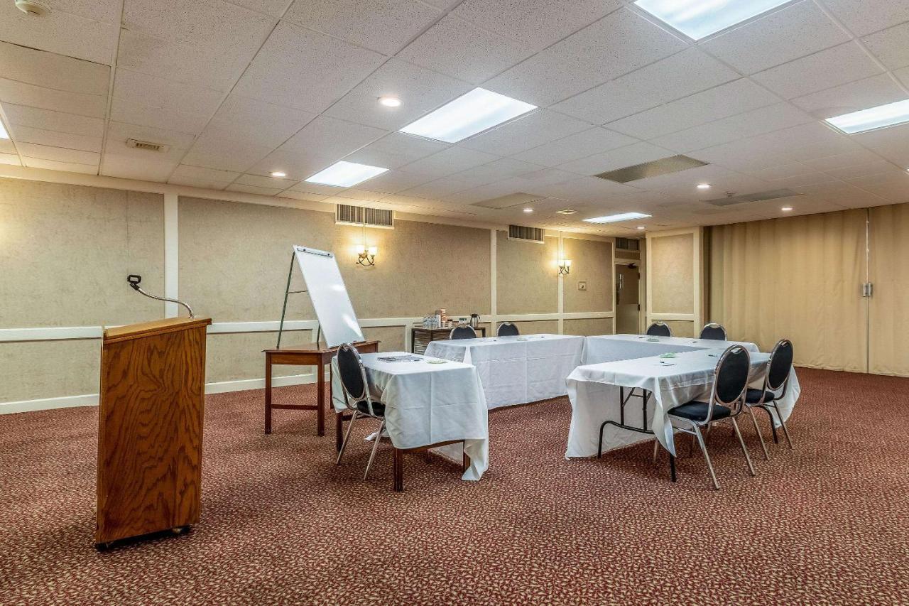 Econo Lodge Albert Lea Bagian luar foto